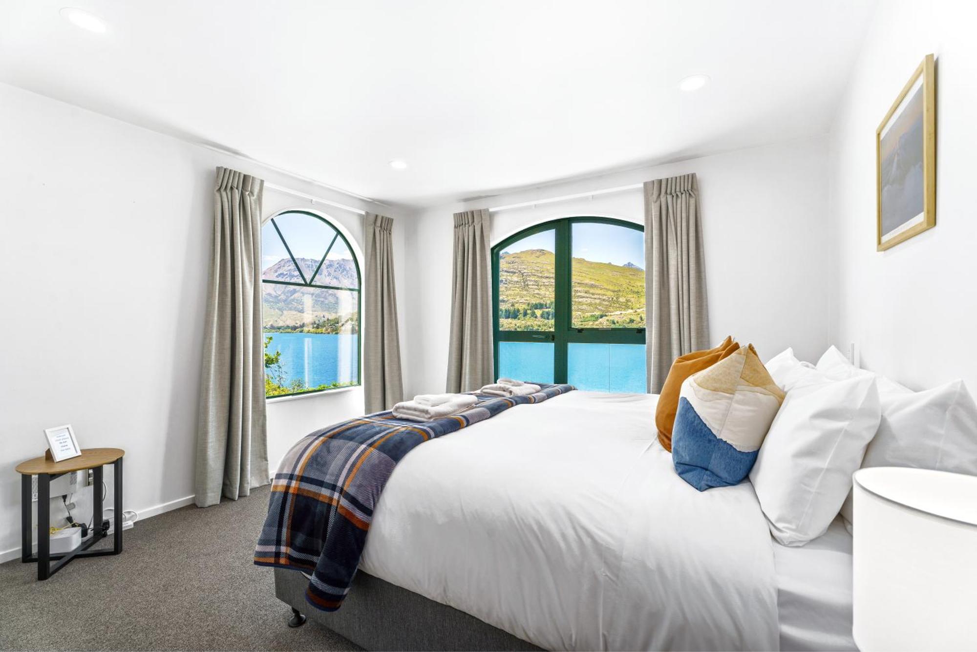 Lakefront Living At Remarkables Retreat - Eight ควีนส์ทาวน์ ภายนอก รูปภาพ