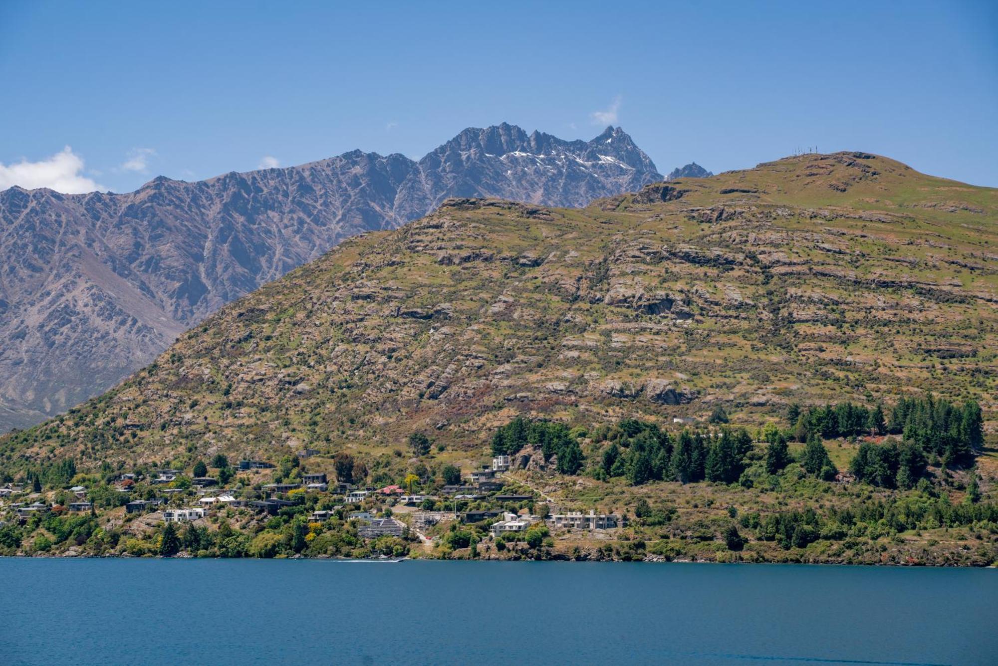 Lakefront Living At Remarkables Retreat - Eight ควีนส์ทาวน์ ภายนอก รูปภาพ