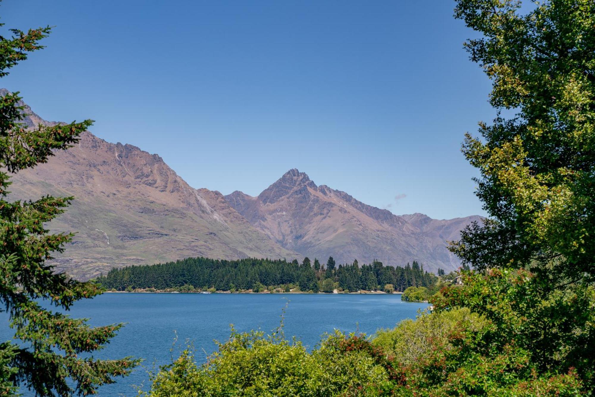 Lakefront Living At Remarkables Retreat - Eight ควีนส์ทาวน์ ภายนอก รูปภาพ