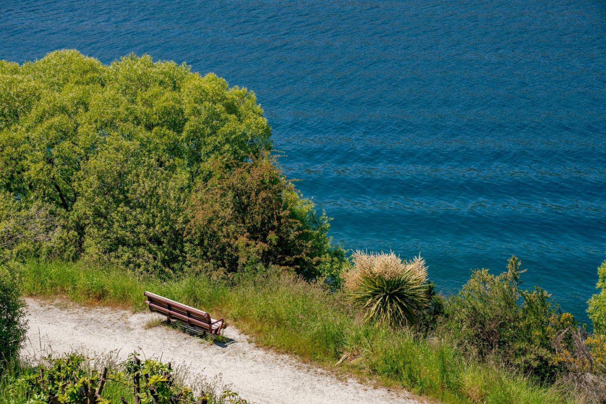 Lakefront Living At Remarkables Retreat - Eight ควีนส์ทาวน์ ภายนอก รูปภาพ