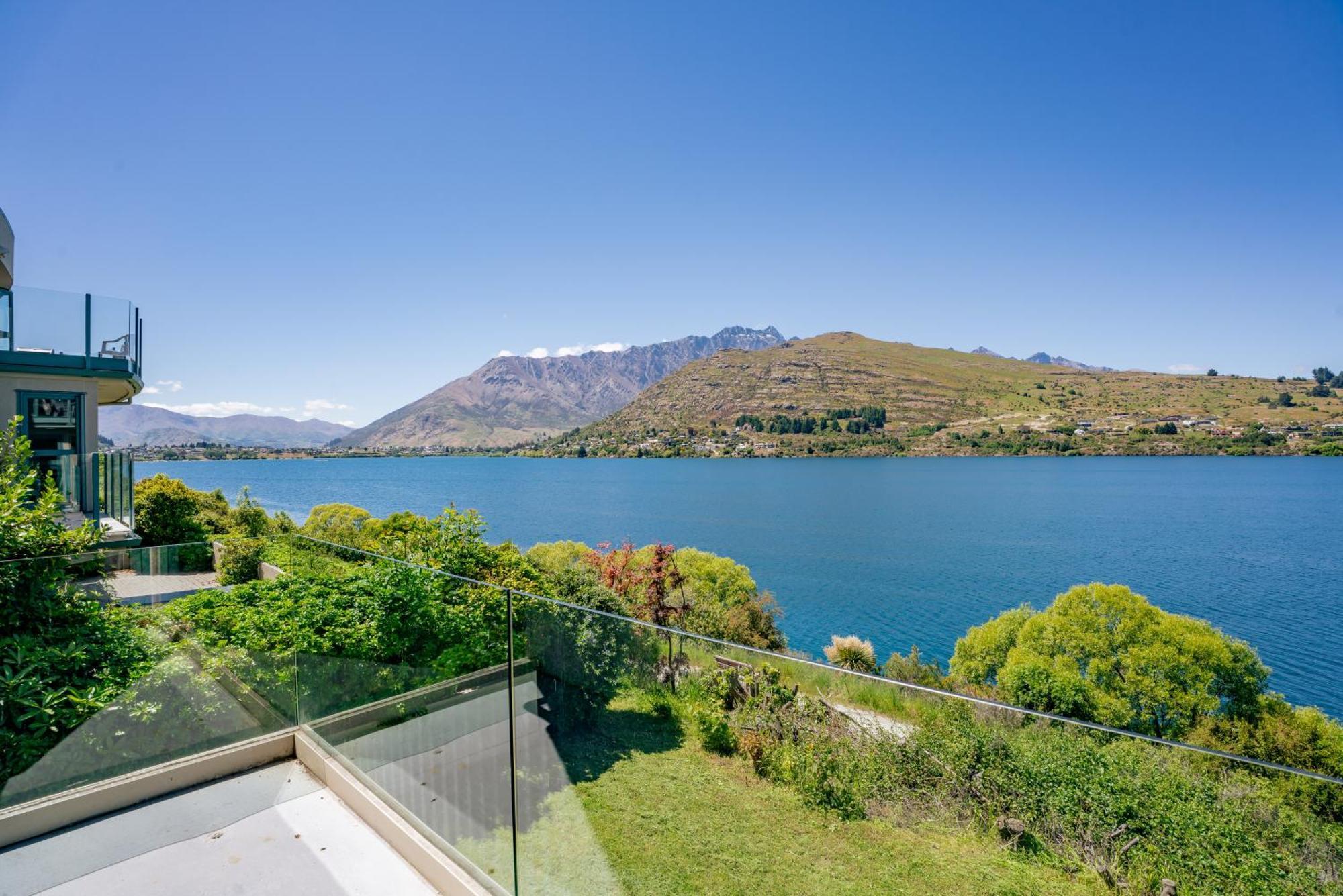 Lakefront Living At Remarkables Retreat - Eight ควีนส์ทาวน์ ภายนอก รูปภาพ