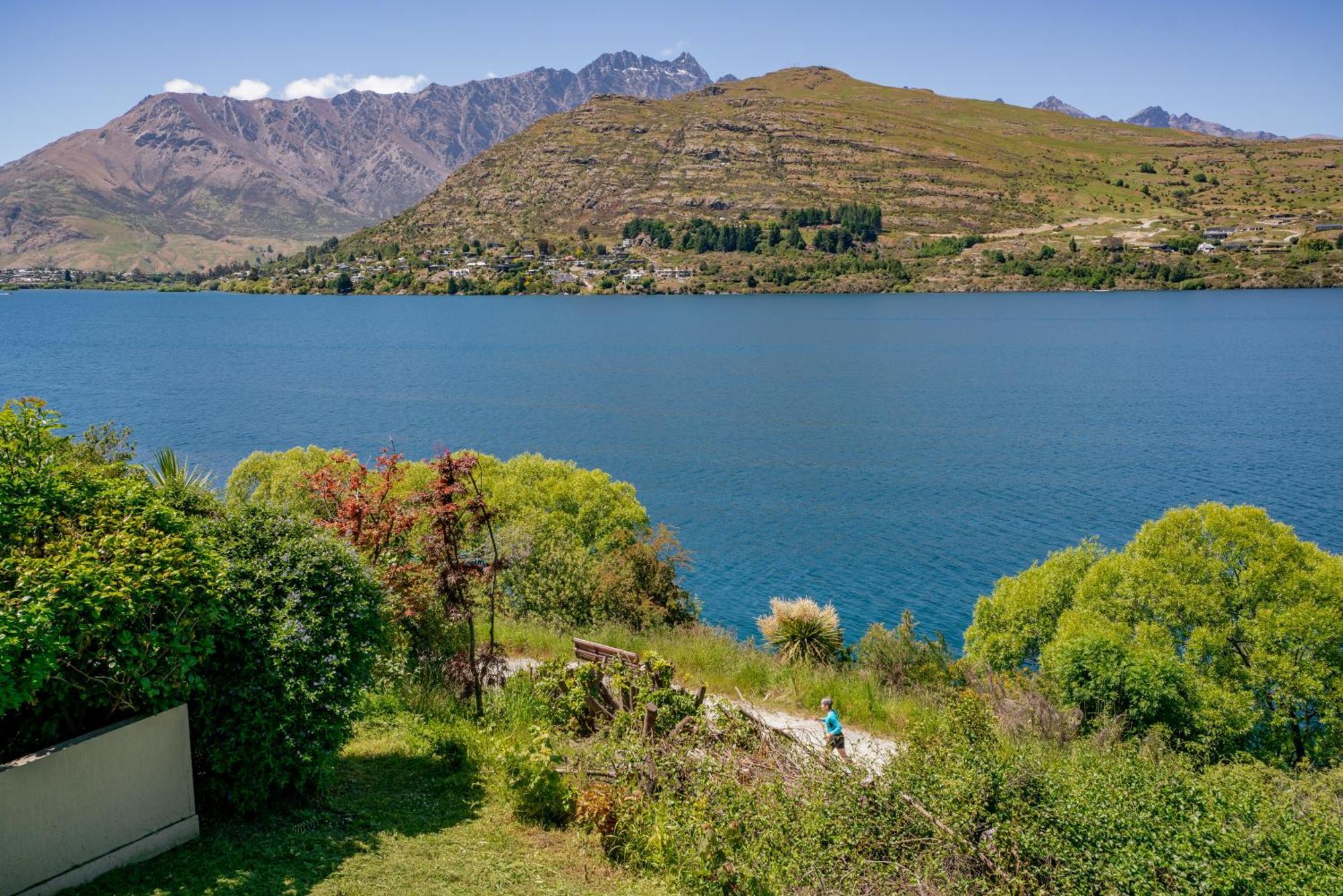 Lakefront Living At Remarkables Retreat - Eight ควีนส์ทาวน์ ภายนอก รูปภาพ